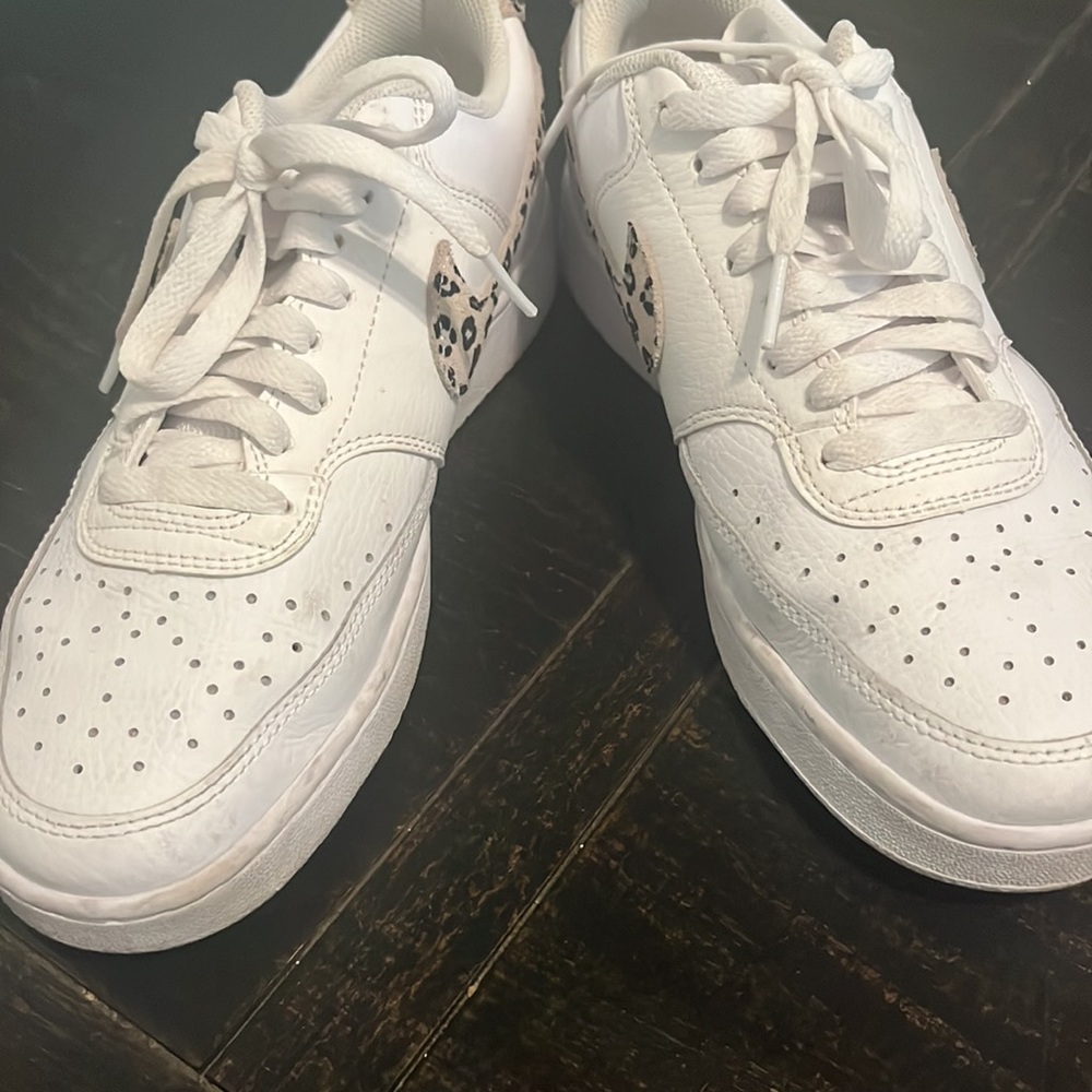 White Nikes size 9 brand new no box - Picture 9 of 9